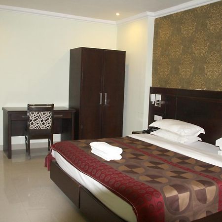 Celebration Hotel And Resort Rewa 外观 照片