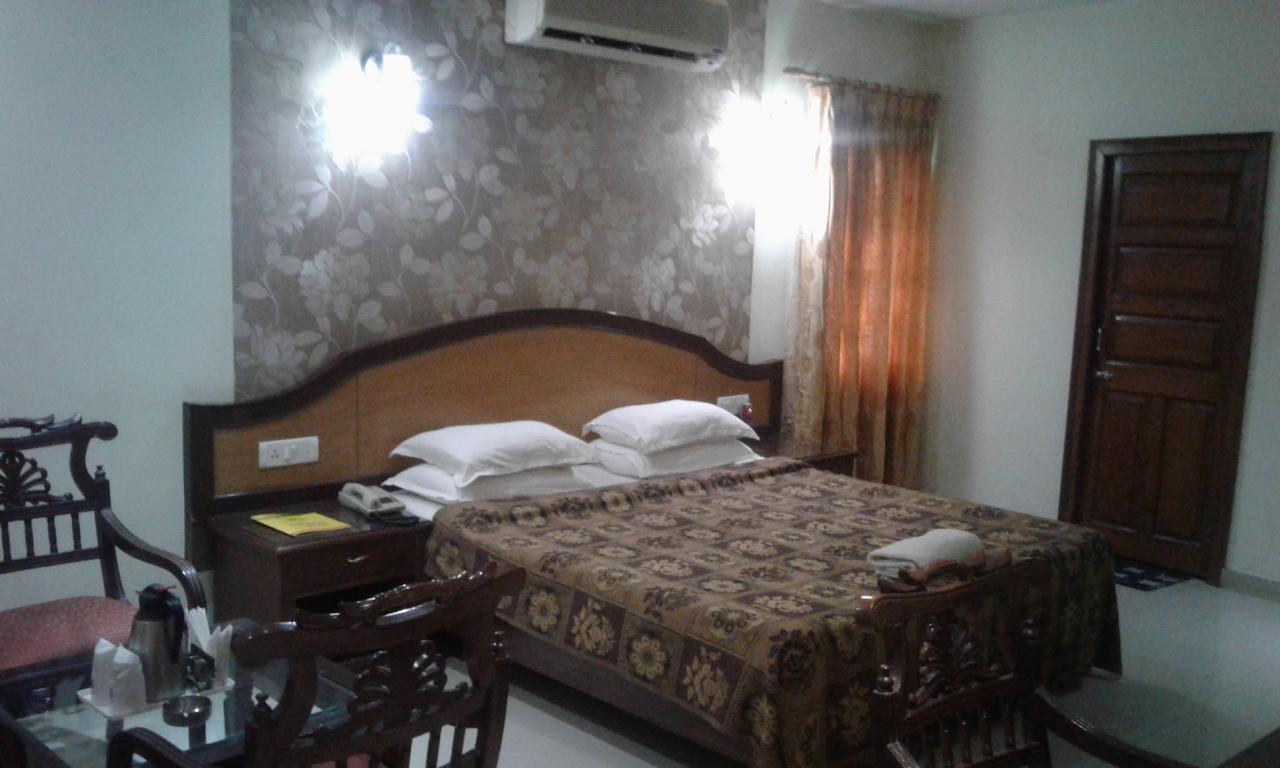 Celebration Hotel And Resort Rewa 外观 照片